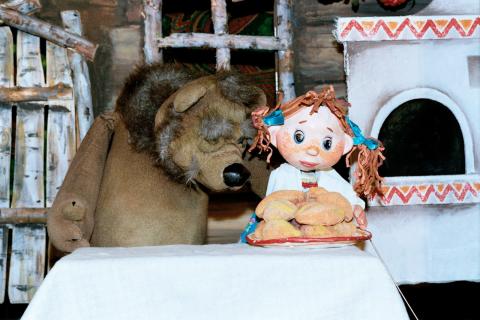 Кукольный спектакль "Машенька и медведь" покажут в ДК "Десна"