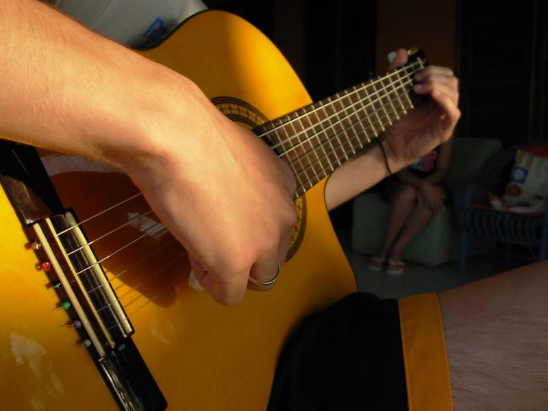 Занятие по игре на акустической гитаре проведут для жителей 
