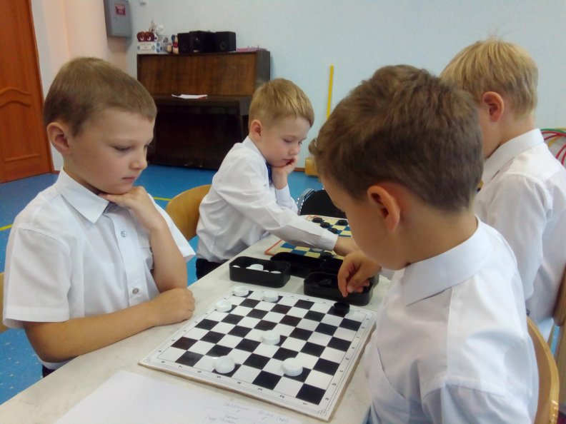 В дошкольной образовательной площадке «Сказка» провели турнир по русским шашкам