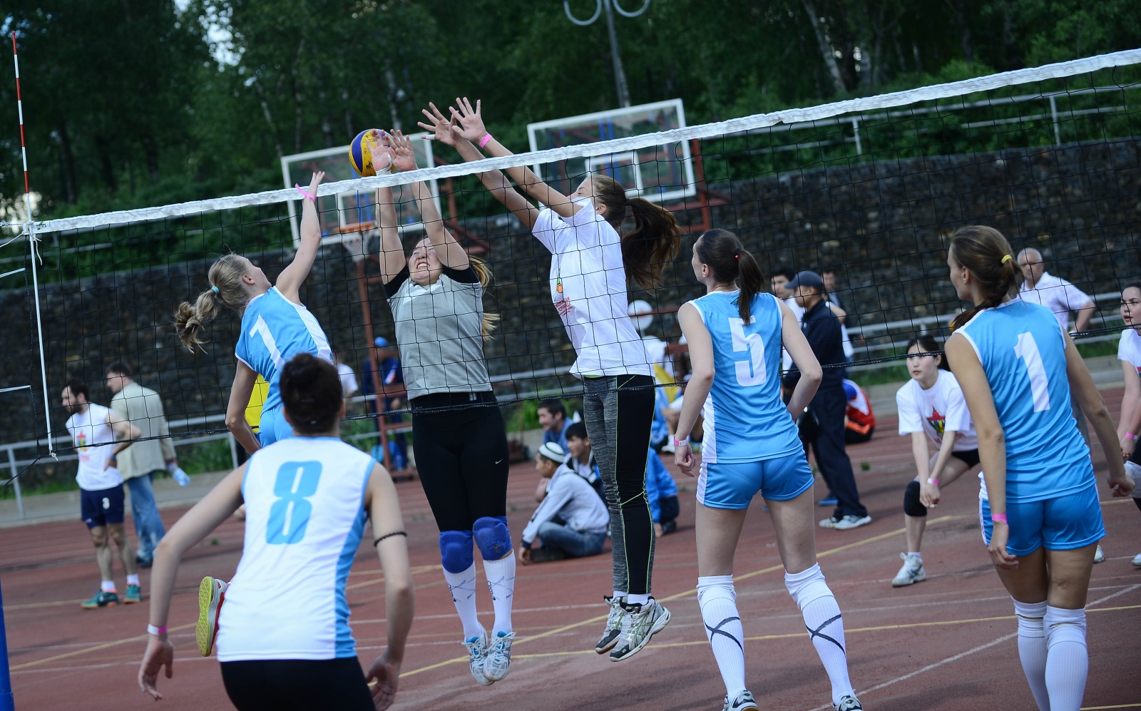 Волейболистки Рязановского приняли участие в соревнованиях