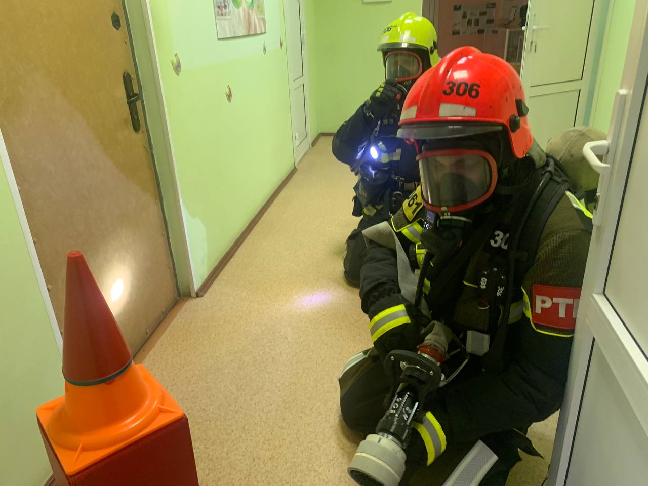 В новой Москве дошколята познакомились с техникой огнеборцев и историей пожарного дела