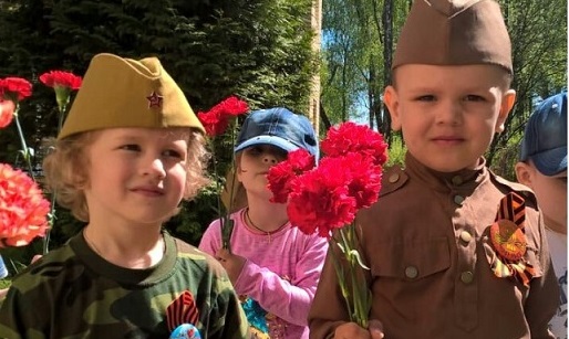Дошкольники из поселения Рязановское поздравили ветеранов с Днем Победы