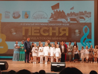 Творческие коллективы Дома культуры «Десна» приняли участие в открытом фестивале солдатской песни «Песня в солдатской шинели» 