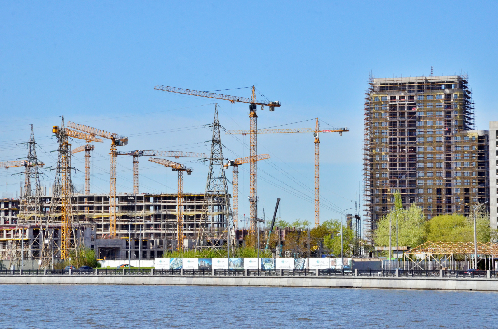 Почти 300 тысяч квадратных метров нежилой недвижимости появилось в Новой Москве с начала года 