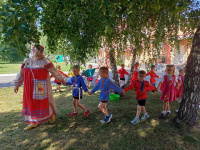 Знакомим детей с народным творчеством вместе со школой №2083: день фольклора прошел в учебном учреждении поселении Рязановское