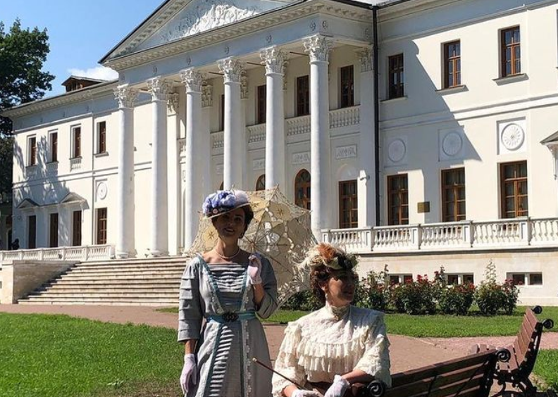 Художники и гости из исторического общества посетили музей-усадьбу «Остафьево»