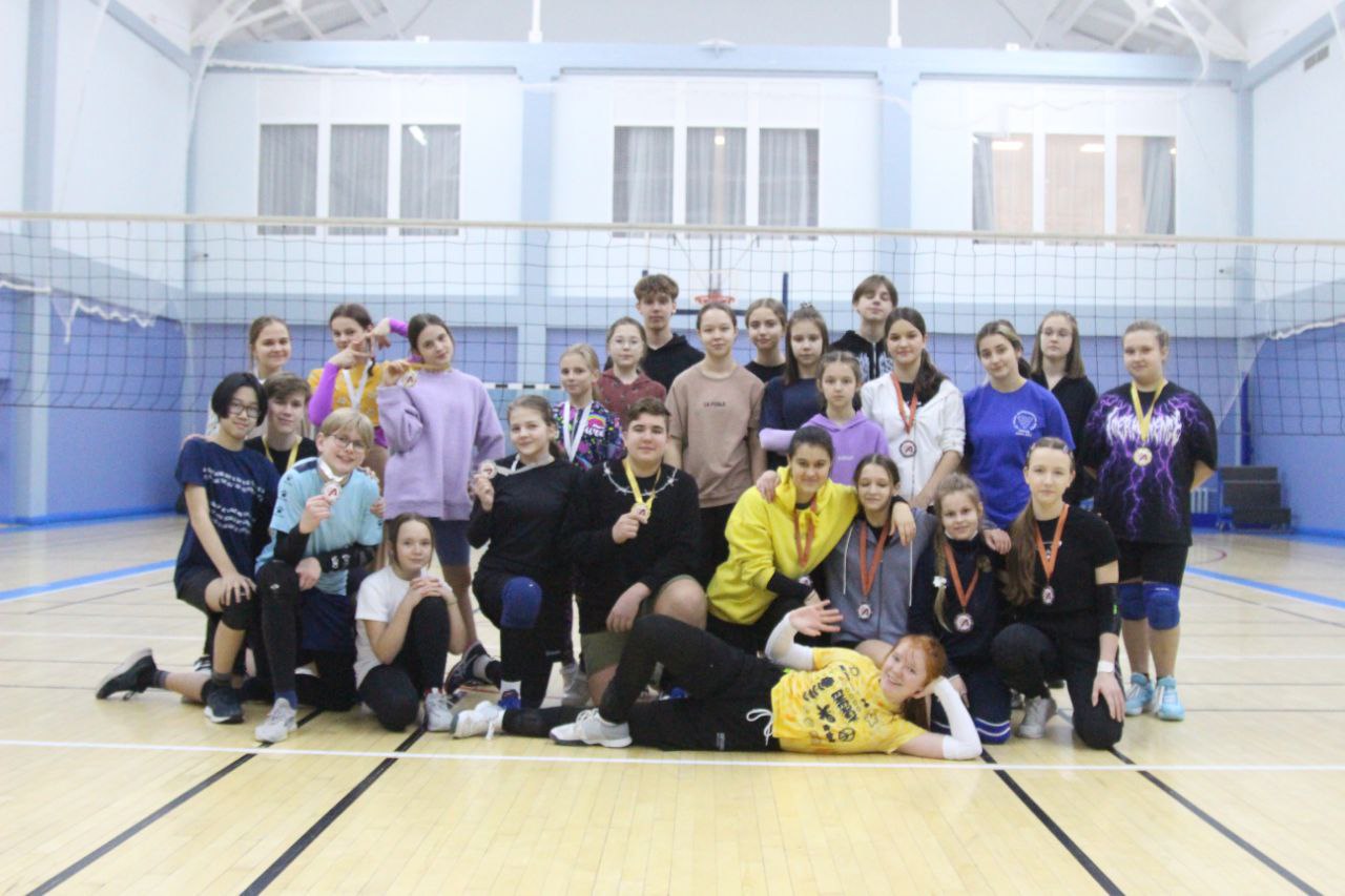 Внутренний турнир по волейболу провели сотрудники СК «Десна»