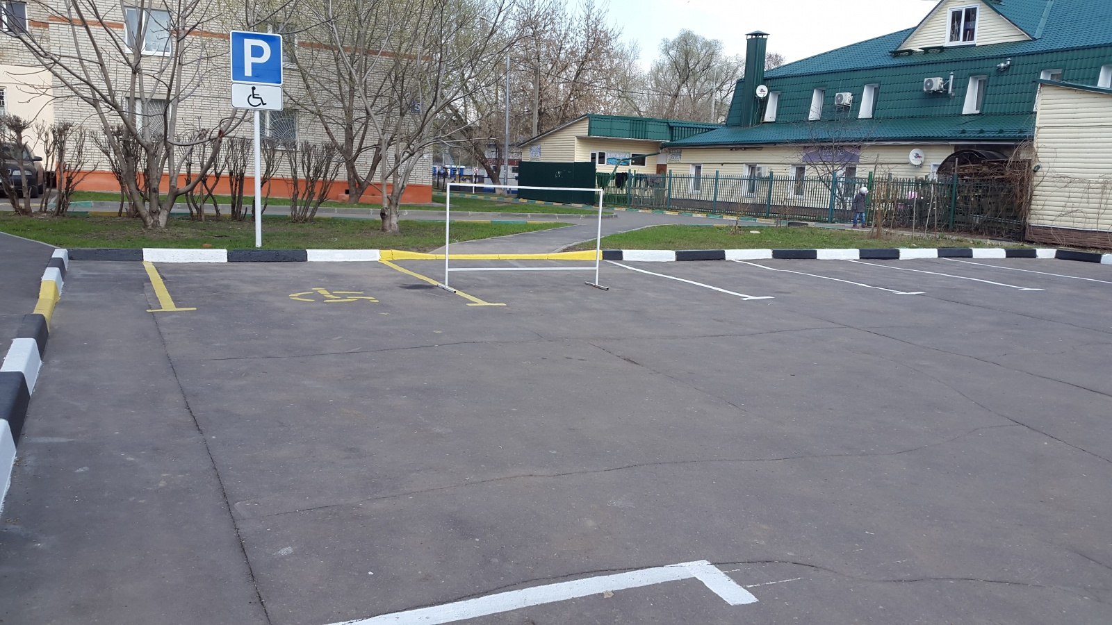 На территории поселения Рязановское проводятся работы по разметке парковочного пространства