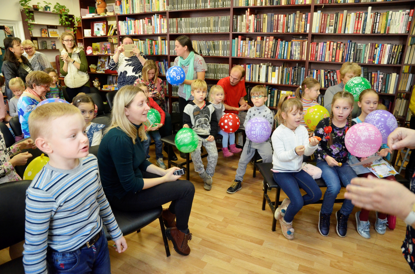 Открытие выставки книг для детей состоялось в библиотеке поселка Знамя Октября 