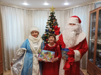 «Дед Мороз приходит в дом»: Молодежная палата и общественные советники поздравляют с Новым годом семьи с особенными детьми
