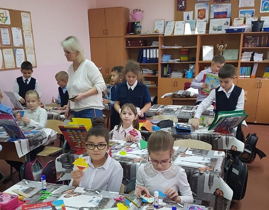 Мастер-класс для детей провели сотрудники библиотеки поселка Ерино
