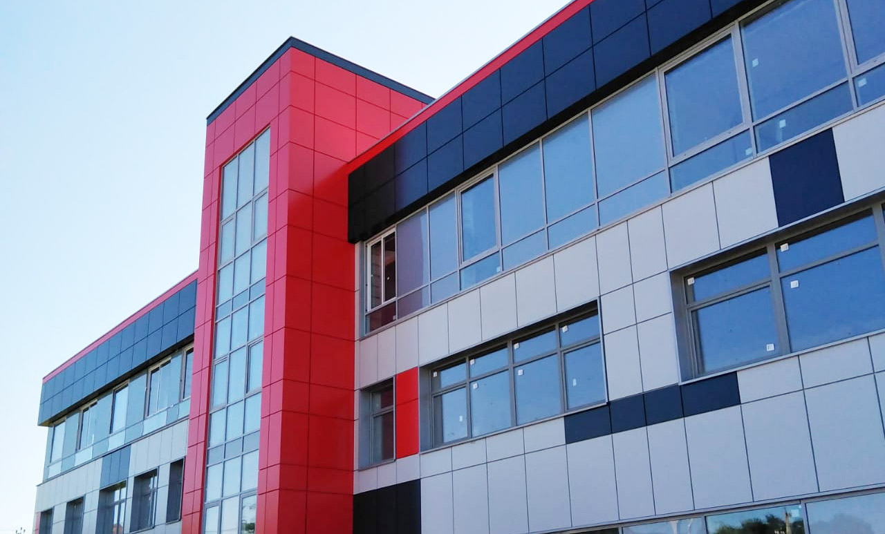 Облицовку фасада нового пожарного депо начали в Рязановском 