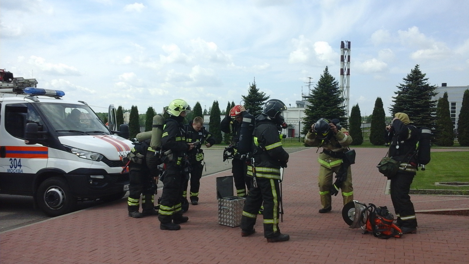 Спасатели провели тренировку в аэропорту «Остафьево»