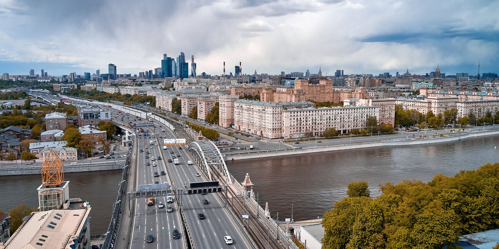 На Андреевском мосту установят современный шумозащитный экран