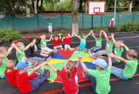 Спортивный праздник прошел в детском саду «Сказка»