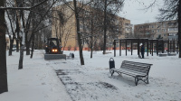 Коммунальные службы убирают территорию поселения Рязановское от снега