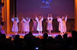 Дом культуры «Десна» поздравил дам концертом