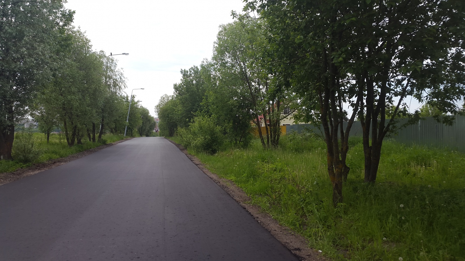 В деревне Сальково заканчивается ремонт дорожного покрытия