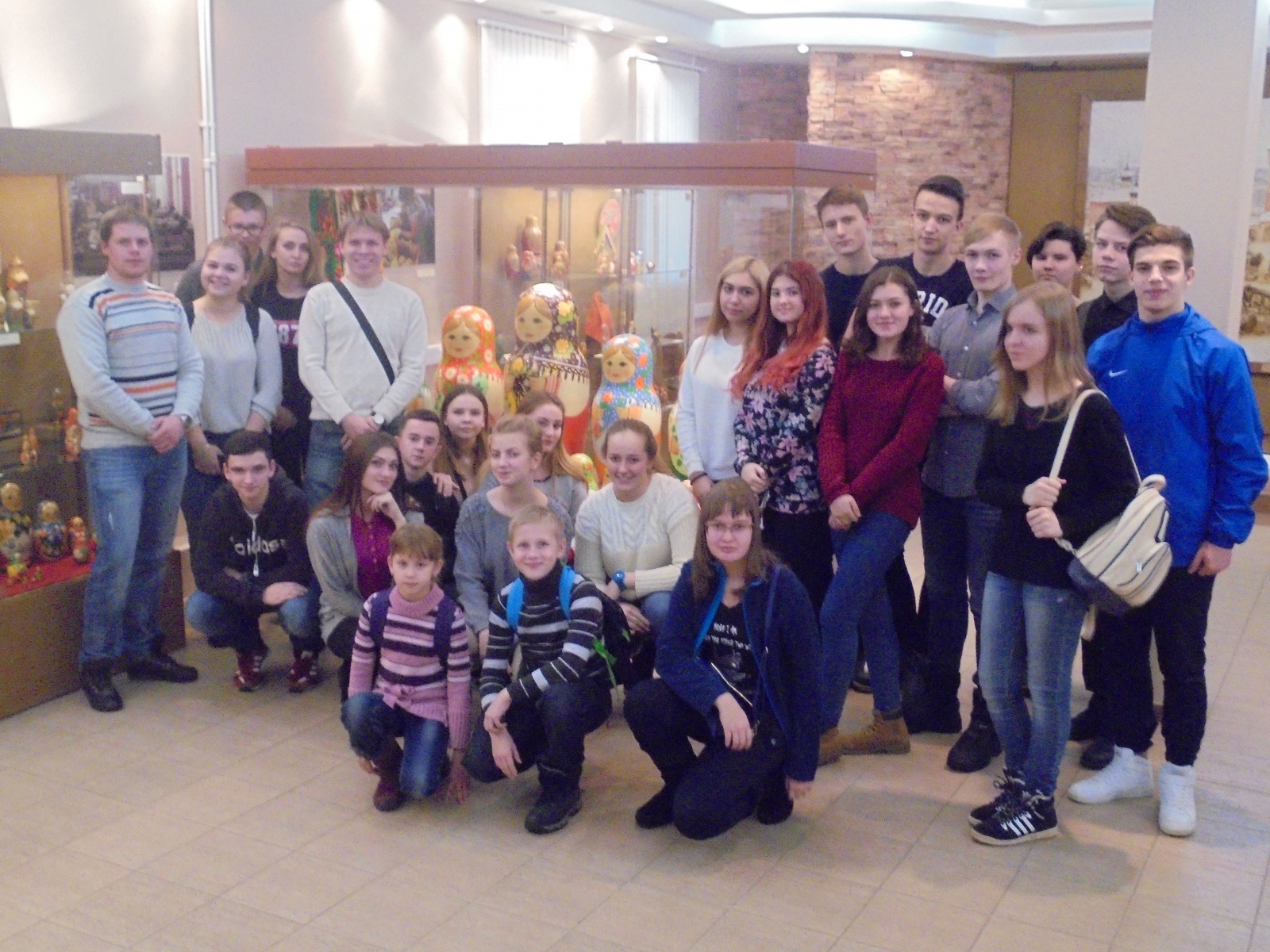 Молодые парламентарии и учащиеся школы № 2083 посетили Музей русской матрешки