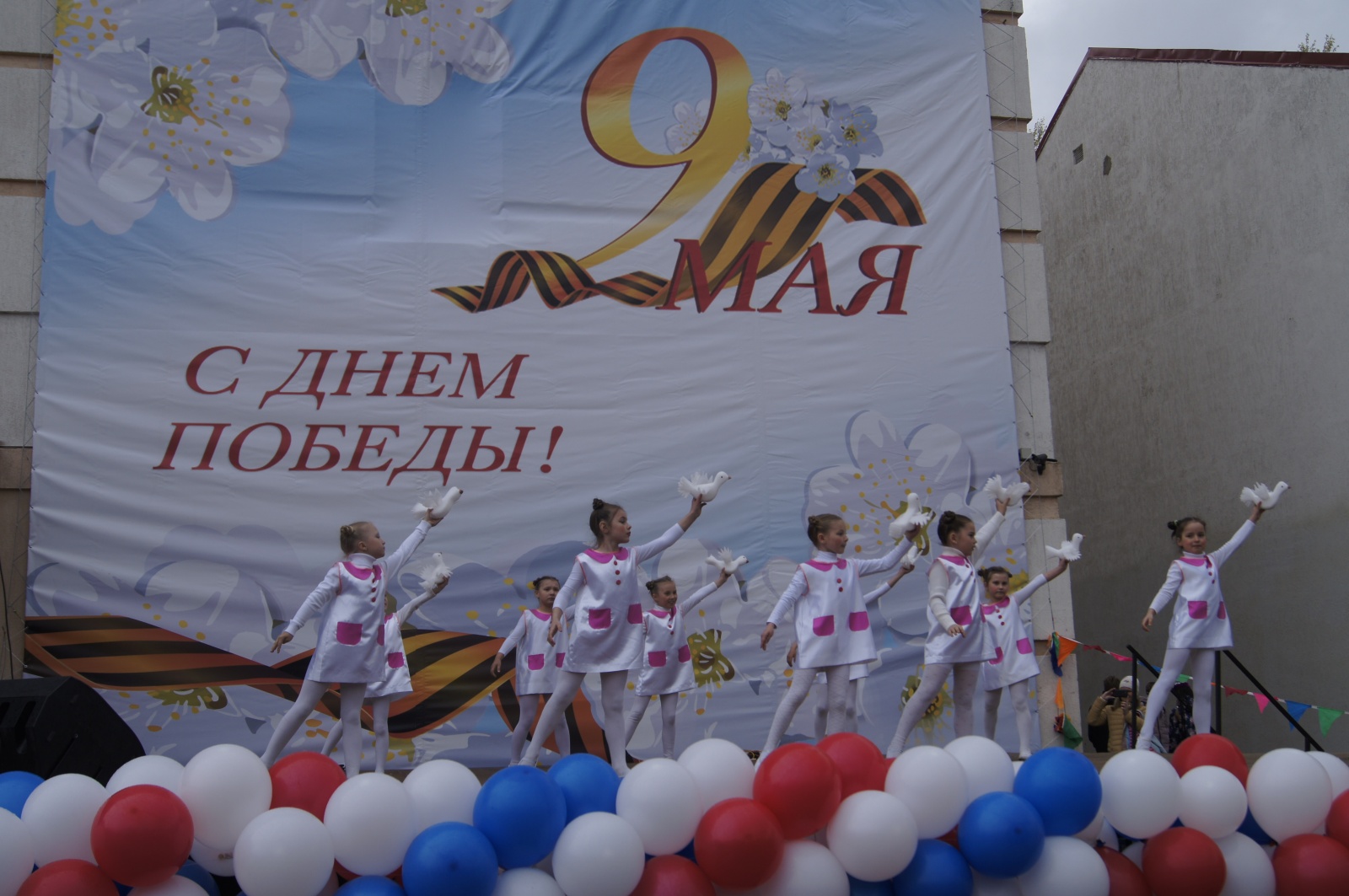 Коллективы ДК «Десна» приняли участие в концертной программе на главной площади поселения Рязановское