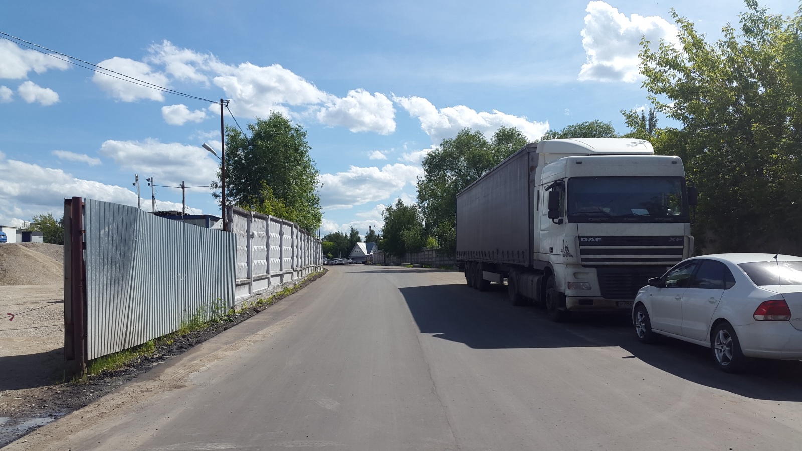 В коммунально-промышленной зоне Новосырово завершен ремонт дорожного покрытия