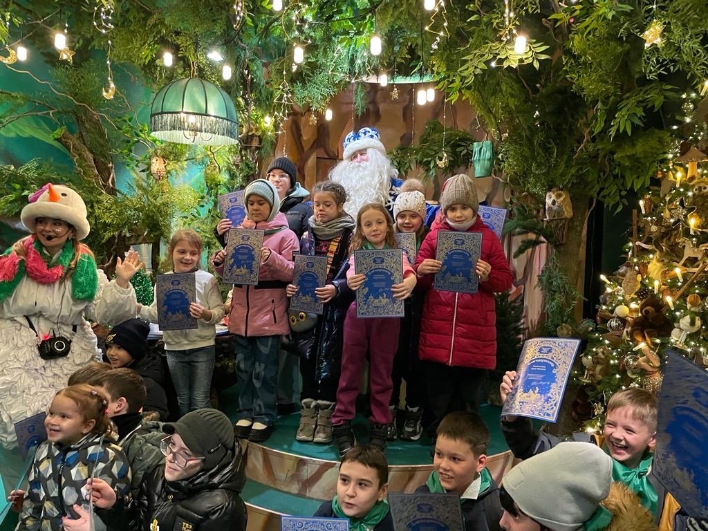 Московскую резиденцию Деда Мороза посетили ученики школы №2083 