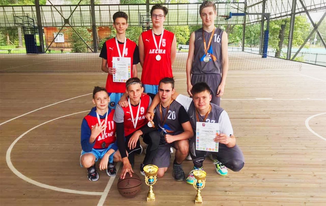 Юные спортсмены из Рязановского стали призерами соревнований по стритболу