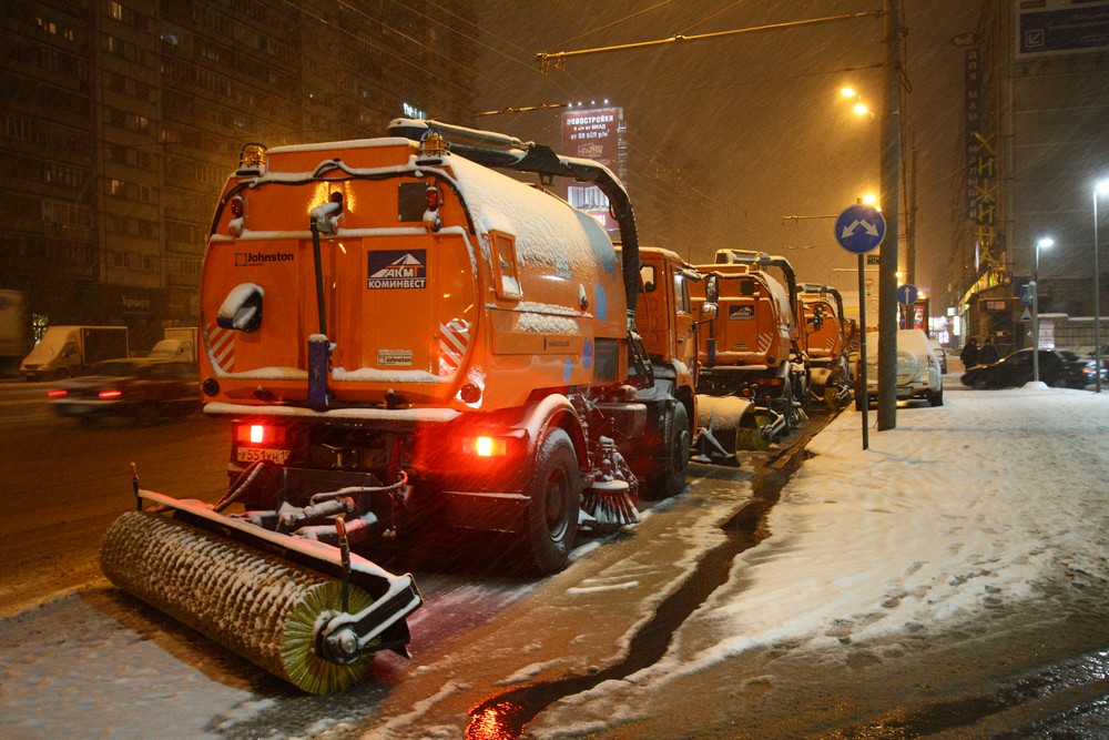 Последствия снегопада в усиленном режиме устраняют на территории Рязановского