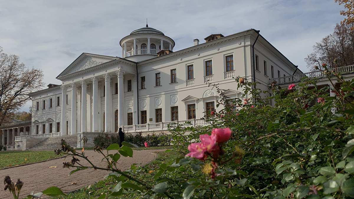 Расписанием работы музея-заповедника «Остафьево» на этот месяц поделились сотрудники учреждения