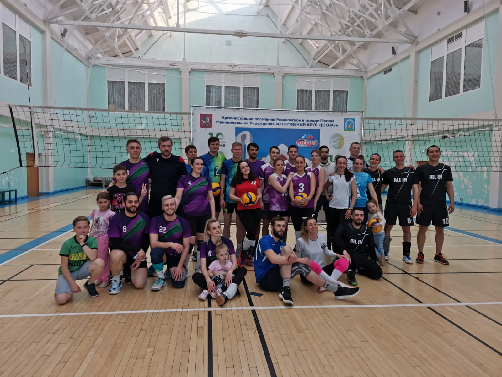Турнир по волейболу среди смешанных команд прошел в Рязановском