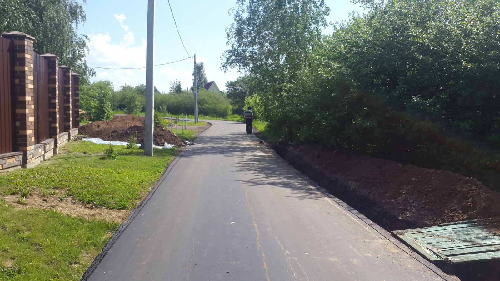 В микрорайоне Подширокий деревни Сальково начались работы по текущему ремонту дорожного покрытия