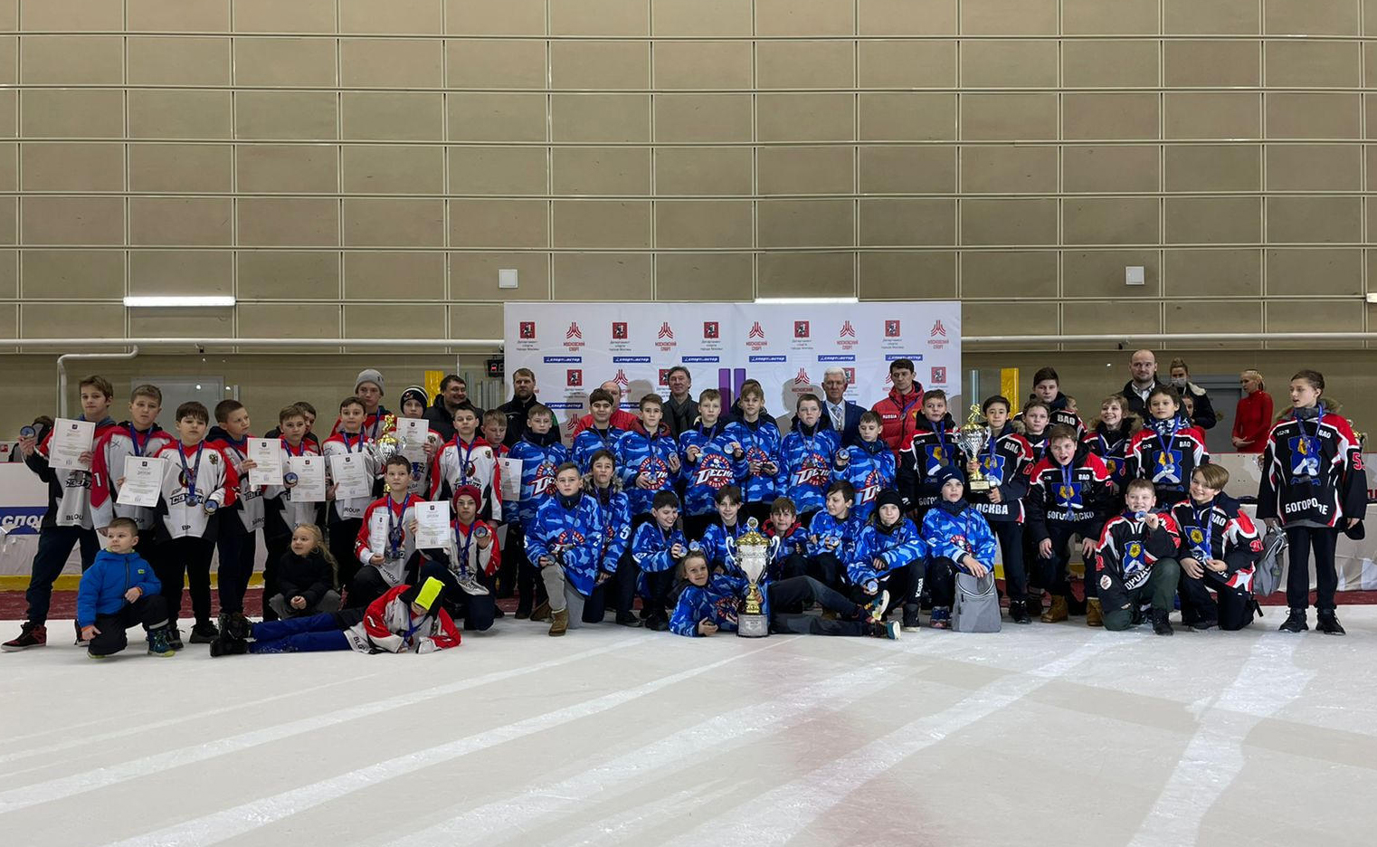 Команда ТиНАО победила в соревнованиях юных хоккеистов «Золотая шайба»