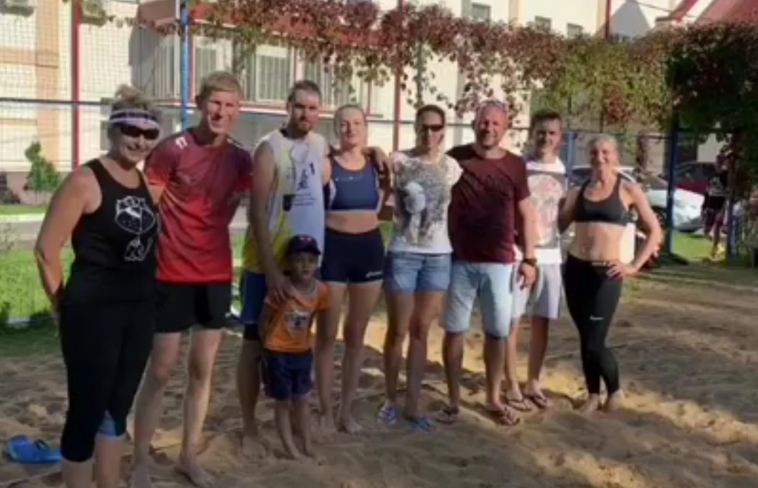 Турнир по пляжному волейболу прошел в поселке Знамя Октября