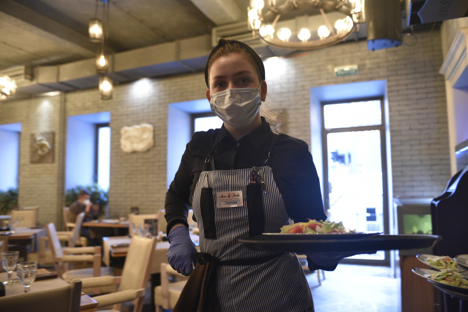 Сервис для получения QR-кодов в «бесковидные» рестораны заработал в Москве