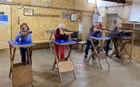 Жители старшего возраста из Рязановского заняли третье место в соревновании по стрельбе