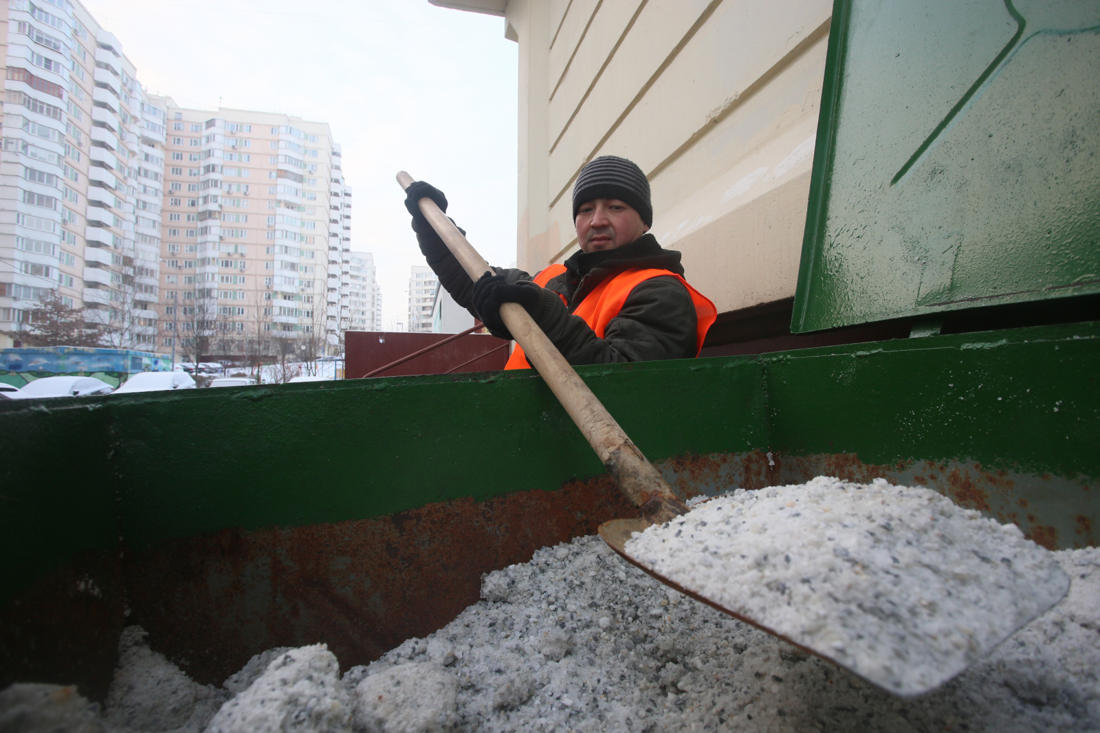 Жителей Москвы предупредили о гололедице и снегопаде