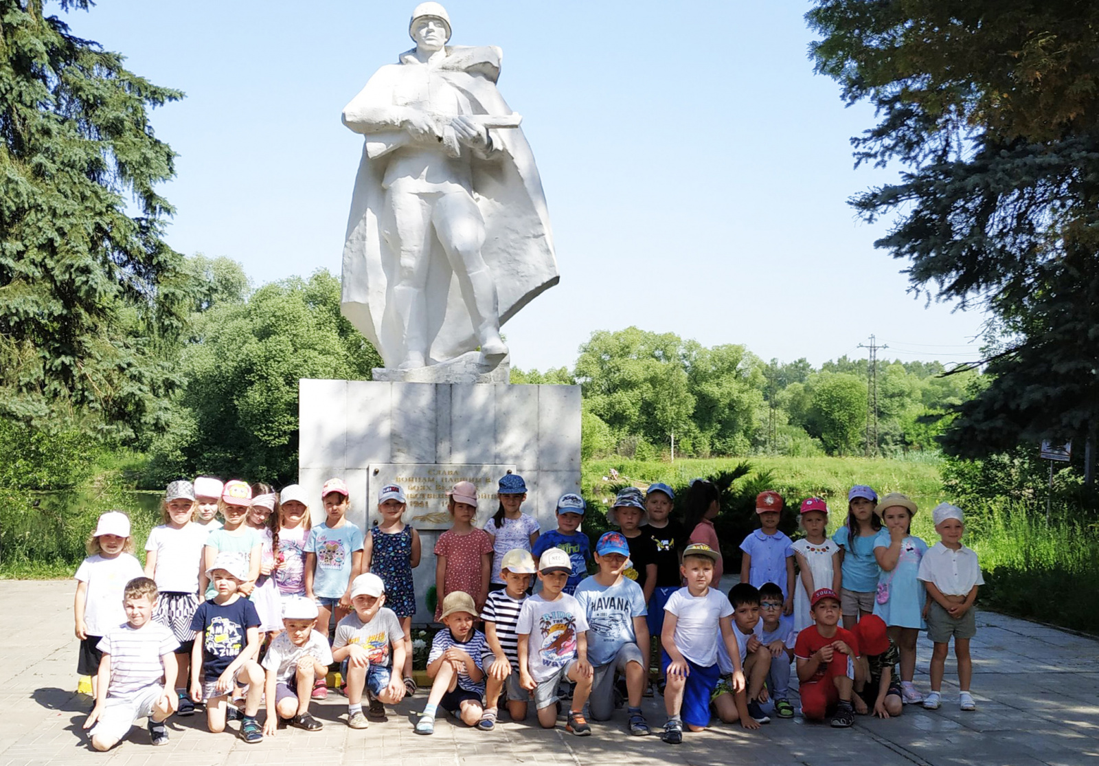 Рязановские дошкольники почтили память погибших в День памяти и скорби