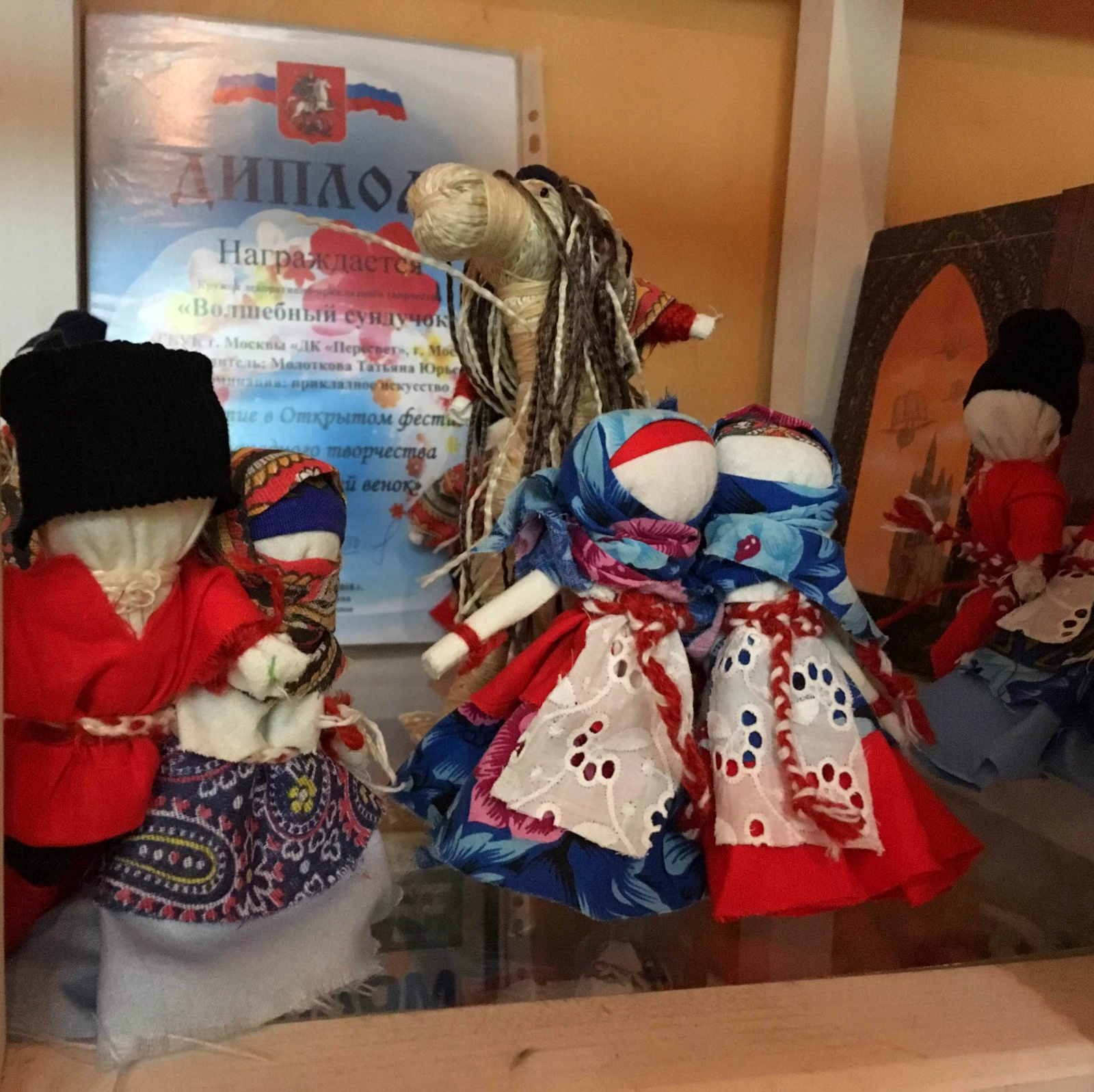 Выставка  "Добрые руки творят чудеса" прошла в поселении Рязановское 