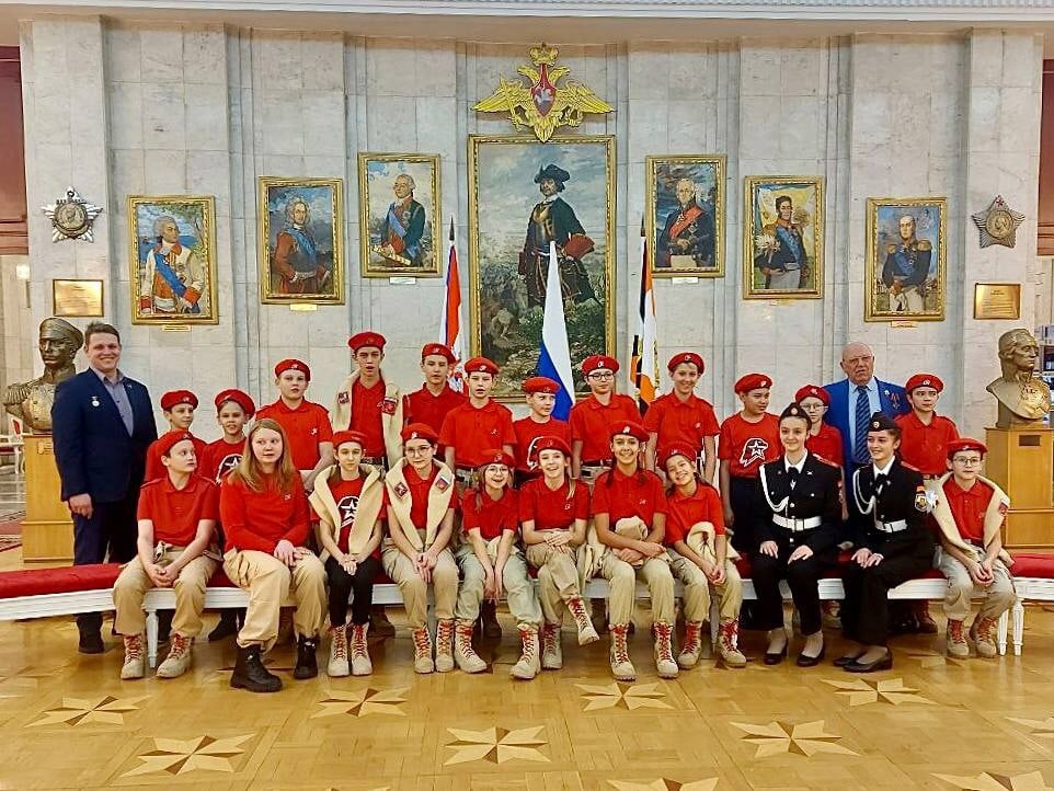 Клятву юнармейца принесли кадеты и участники отряда «Святогор» школы №2083