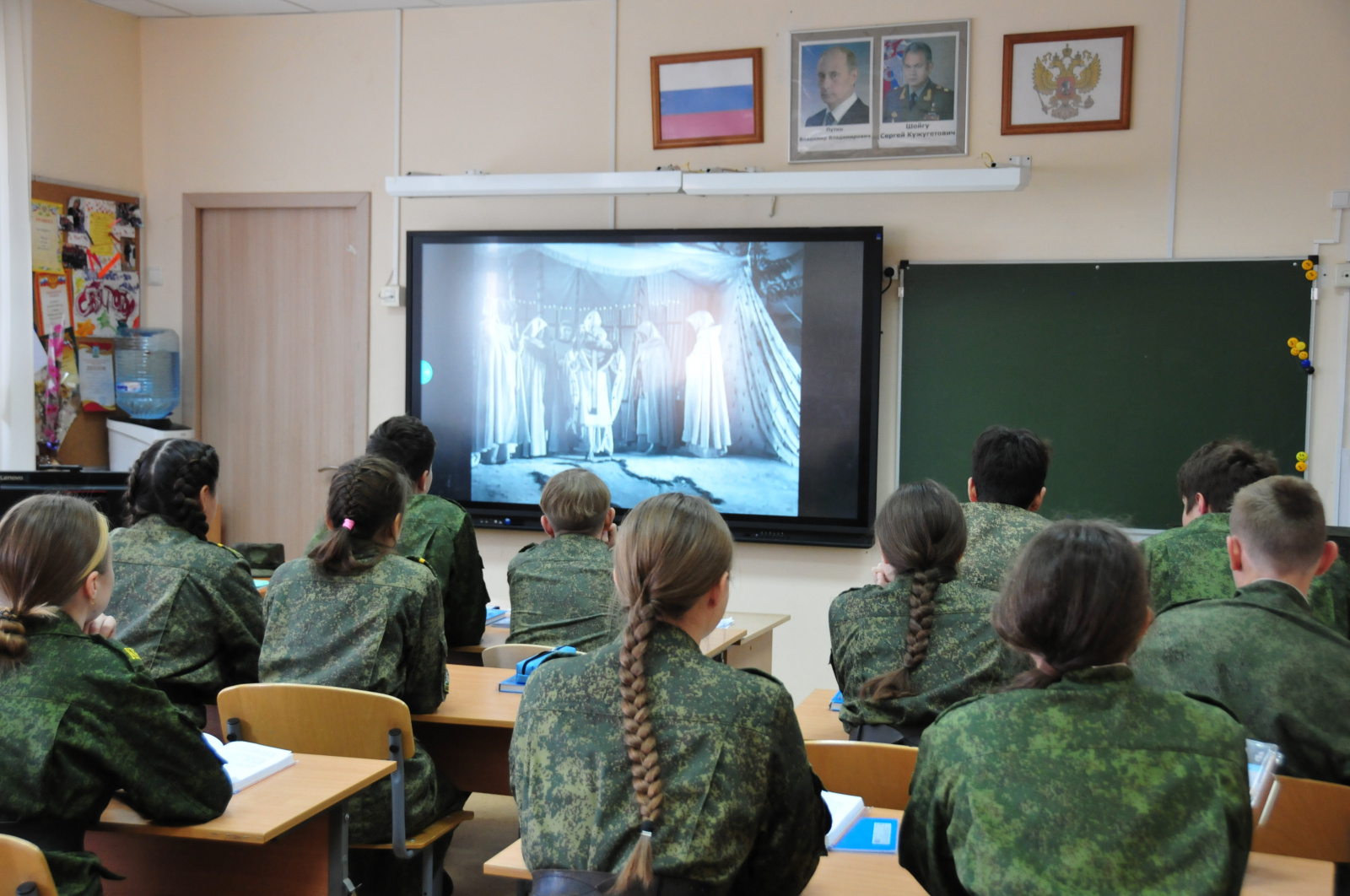 Кадеты школы №2083 посмотрели очередной фильм в рамках фестиваля «Духовные скрепы Отечества»
