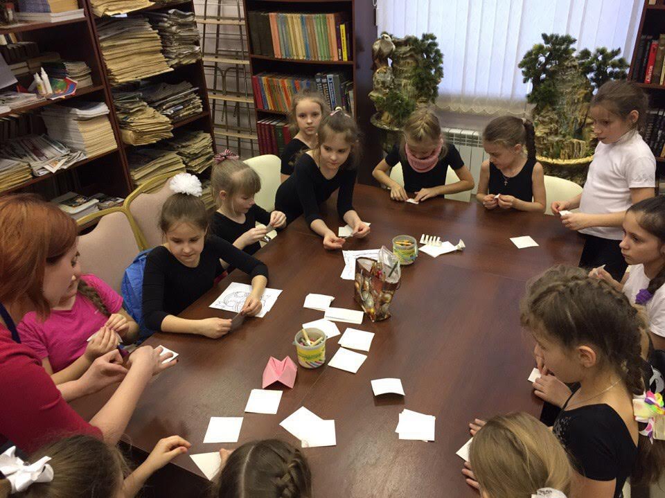 Детям провели творческий мастер-класс в библиотеке Дома культуры 